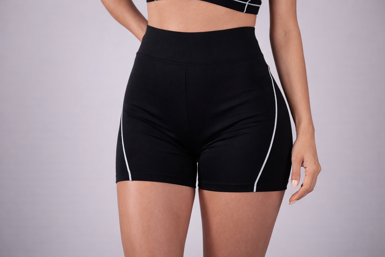 High-Waisted Seamless Shorts Black & White